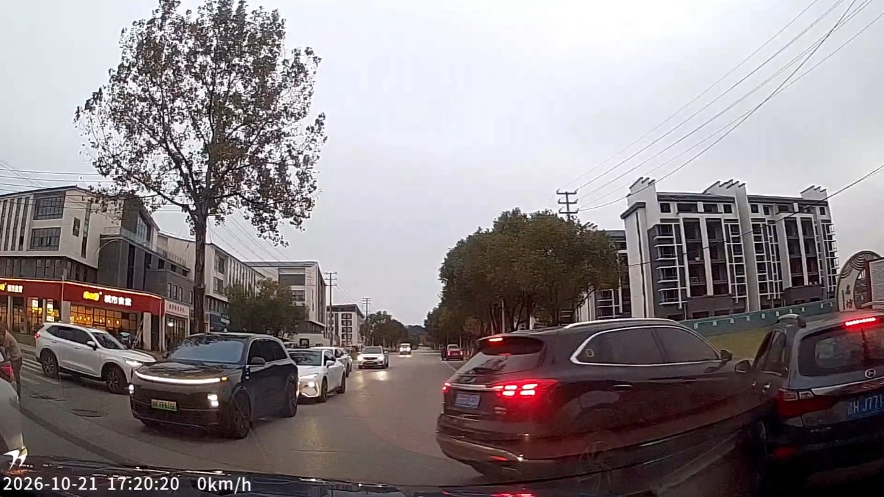 Two cars collide while overtaking at an intersection in Jiangxi, China