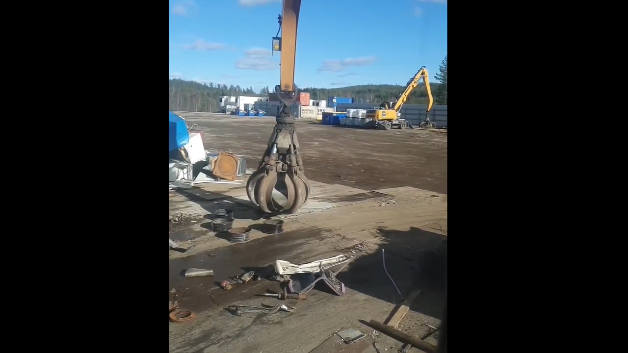 Five tire rims arranged and disposed of in Borlänge