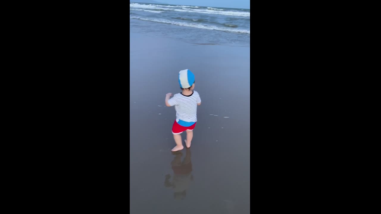 First steps by the shore: a father's love and a daughter's beach adventure