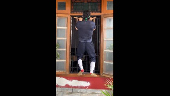Person uses three pieces of wood to do pull-ups in Bareilly, India
