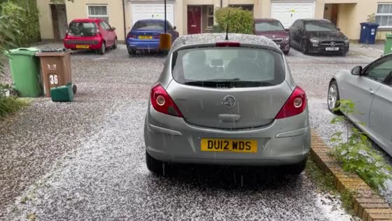 Hailstorm hits Oxford East, Headington, UK