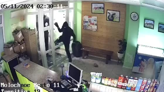 Robbers steal dairy products and cash from Yekaterinburg store