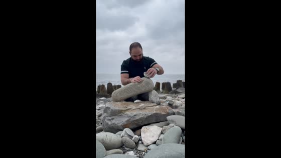 Man balances stacked stones after repeated attempts in Russia