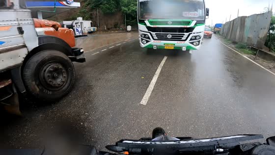 Near collision with bus while overtaking in Himachal Pradesh, India