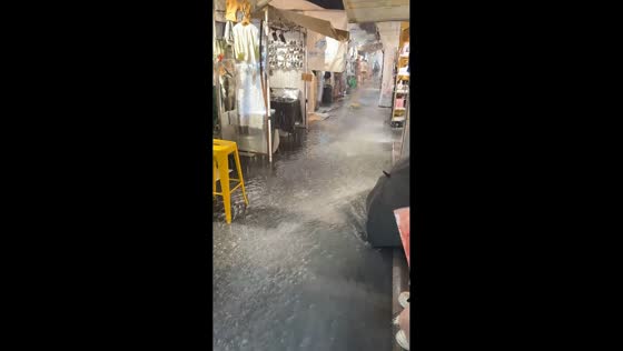 Heavy rain floods Binwang Night Market in Zhejiang, China