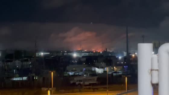 Fire and smoke from Chevron refinery explosion lights up El Segundo, California