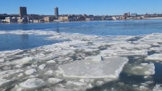 Ice floes drift along Hudson River in New York, USA
