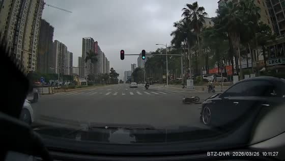 Car collides with motorcycle at intersection in Guangdong, China