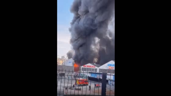 Massive fire engulfs textile warehouse in Aubervilliers, blanketing Paris in thick smoke