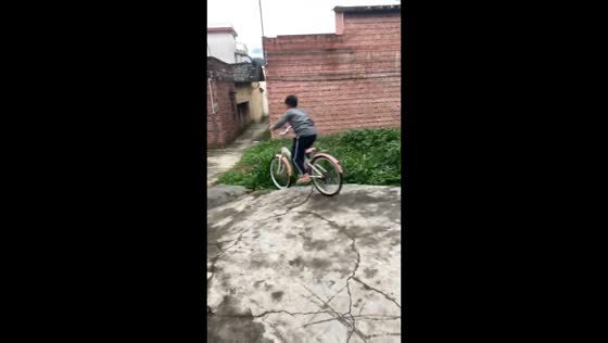 Boy loses control of bicycle and falls into canal in Guangdong, China