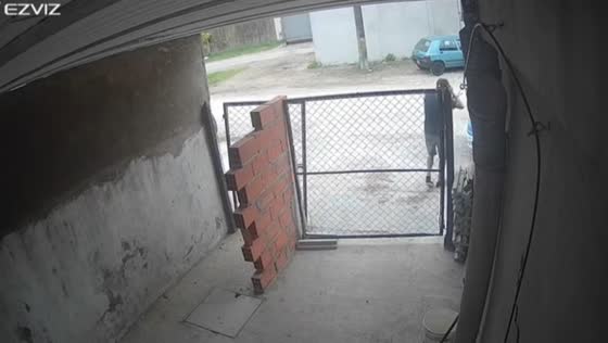Man got hit by broken gate in Argentina