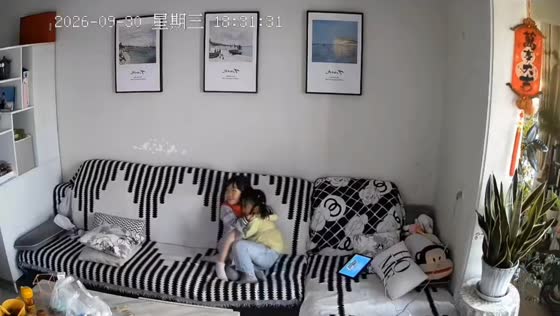 Two girls hug as magnitude 4.3 earthquake shakes home in Yunnan, China