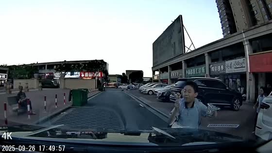 Students unexpectedly collide with car in Jiangxi, China