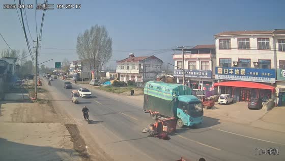 Cargo tricycle overturns after collision with truck in Henan, China
