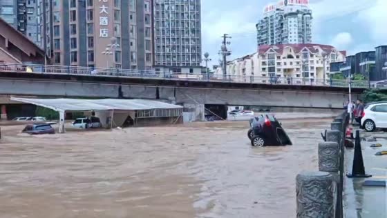 Severe flash flooding submerges streets and vehicles in Duyun, Guizhou, China