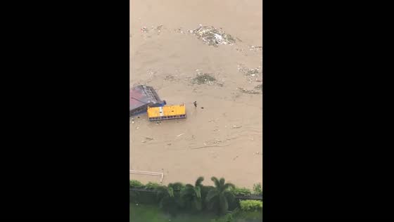 Person jumps into Marikina River amid typhoon Gaemi floods