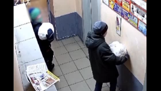 Reckless act in Novosibirsk: schoolchildren hurl large snow globes from 16th-floor balcony during rush hour