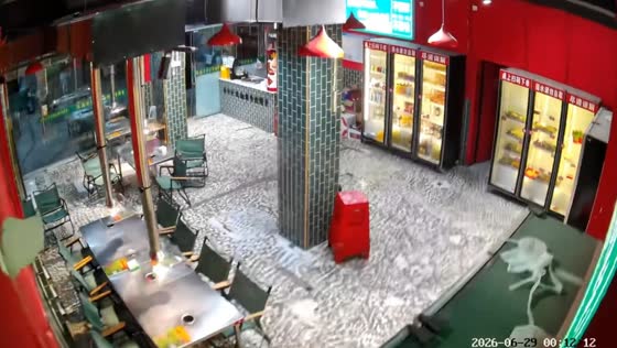 Security camera captures strong shaking during 5.5-magnitude earthquake in Yibin, Sichuan, China