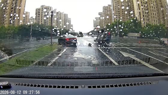 Car crashes into Volkswagen waiting at traffic light in Jiangsu, China