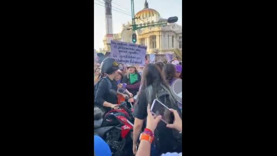 Mexico City: march disrupted as motorcyclist clashes with protesters