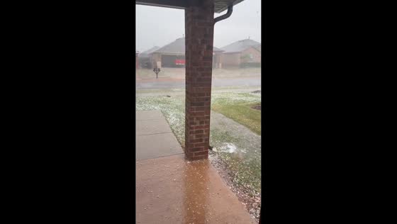 Large hailstorm blankets ground in Oklahoma, USA