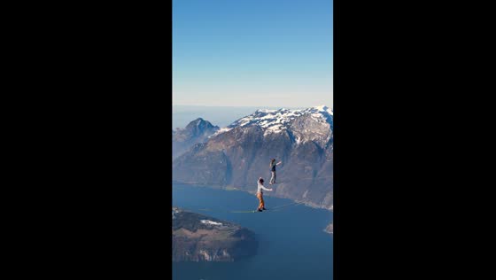 High-flying slackline duo: thrilling moves in Fronalpstock