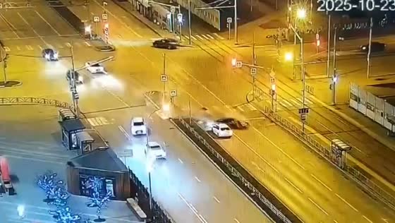 Police chase ends in crash in Yekaterinburg, Russia