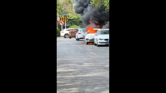 Vehicles catch fire on road in Henan, China