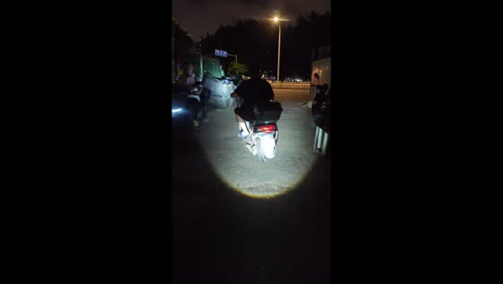 Motorcycle rear wheel detaches while riding in Fujian, China