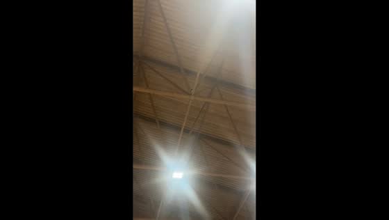 Volleyball gets stuck on gymnasium ceiling frame in Jiangsu, China