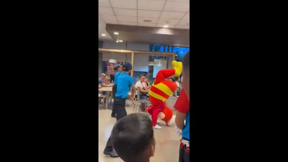 Jollibee mascot slips during dance at kids' party in Isabela, Philippines
