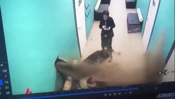 Sewage pipe break at Khabarovsk school soaks teacher and student