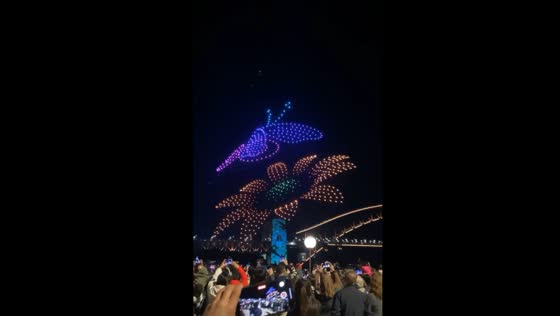 700 drones light up Sydney sky during Vivid Sydney