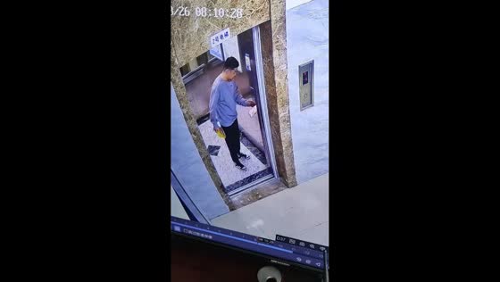 Man drops phone into elevator gap in Guizhou, China