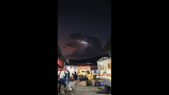 Lightning-filled clouds spark concern in Bandung, Indonesia