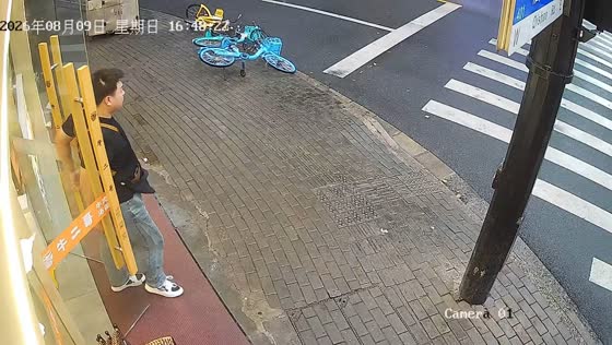 Powerful wind shatters glass door after man leaves store in Shanghai, China