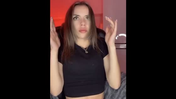 Explosions in Kyiv during a girl's stream