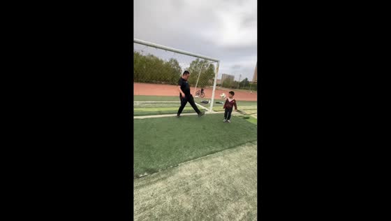 Father accidentally kicks football into son's face in Inner Mongolia, China
