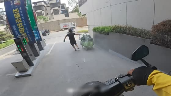 Worker loses control of sand-cement trolley on road in Guizhou, China