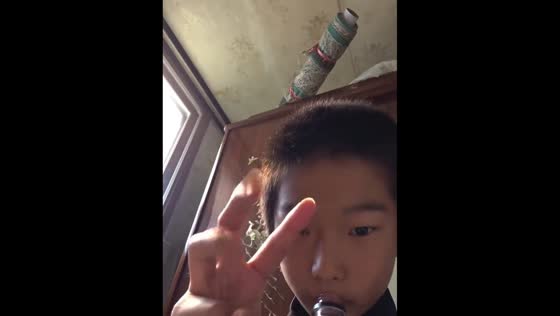 Boy’s lips turn purple after sucking bottle in Beijing, China