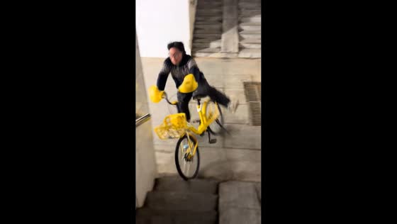 Cyclist crashes into wall after losing control on narrow ramp in Beijing, China