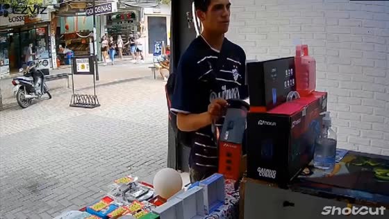 Crafty duo's failed heist foiled by vigilant bystander in Quilmes, Argentina