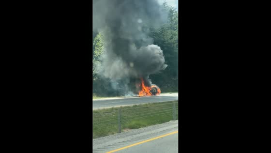 Massive vehicle fire sends thick black smoke over roadway in Monterey, USA