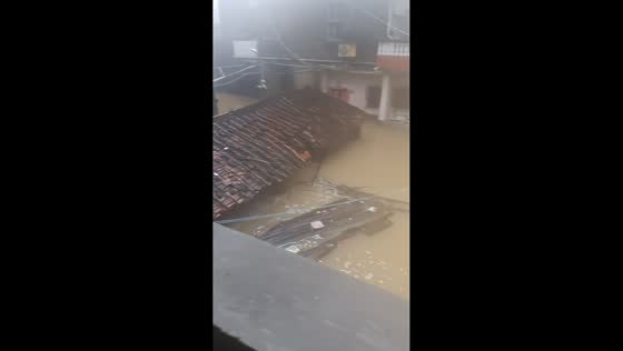 Devastating flash floods engulf buildings across Fujian, China