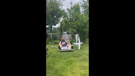 Man falls while testing hanging swing chair in Târgu Jiu, Romania