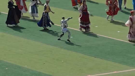 Robot malfunctions during sports meet dance performance in Xinjiang, China