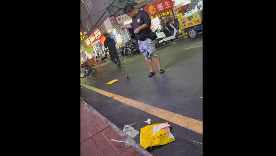 Little dog tries to insist on his own in a funny way in Guangdong, China