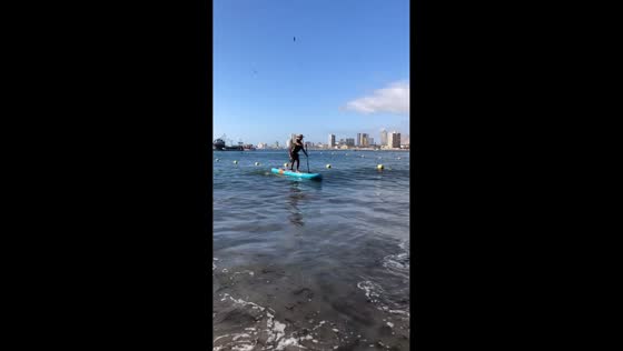 Unexpected wave sends paddleboarder toward shore in Iquique, Chile