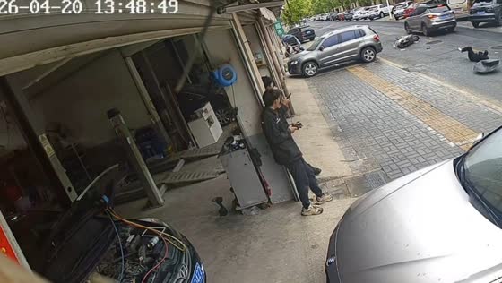 E-scooter rider avoids direct impact as SUV crashes into scooter in Henan, China