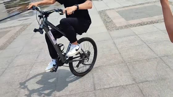 Boys attempt bike jump but fail in Tianjin, China